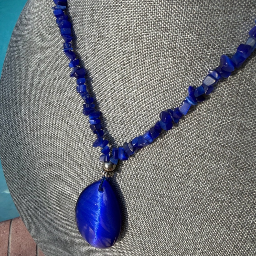 Blue Beaded Necklace with Pendant - Picture 4 of 7
